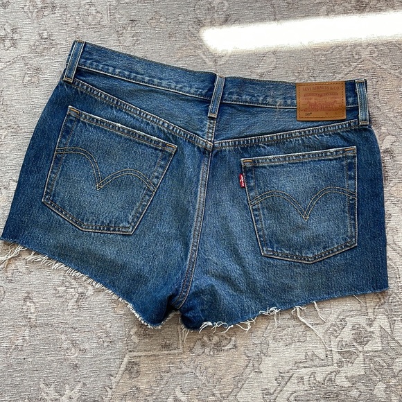 Levi’s 501 Jean Shorts - Picture 2 of 3